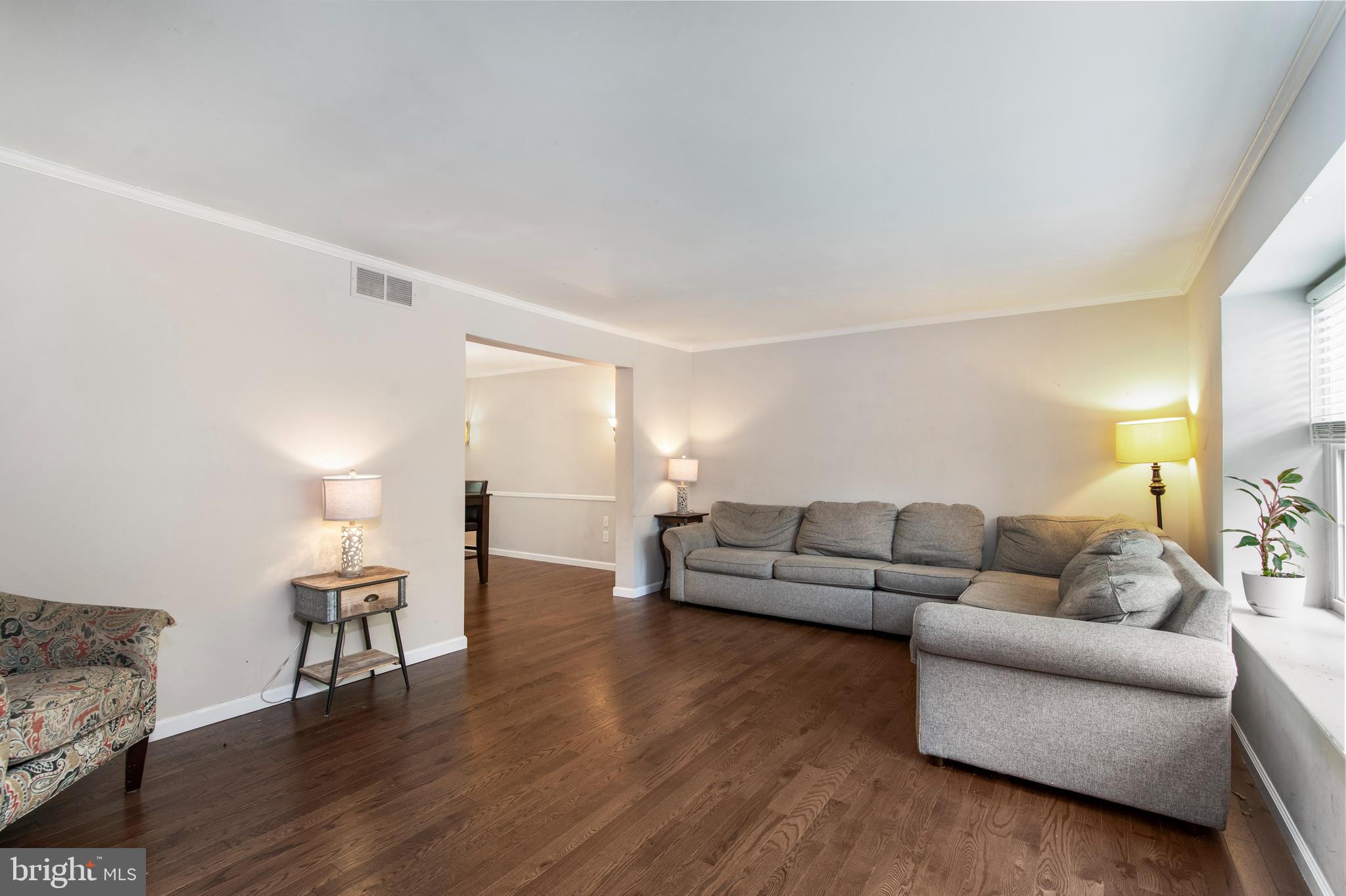 8 Wyndham Road Voorhees, NJ 08043 - Photo 5 of 50 Living Room