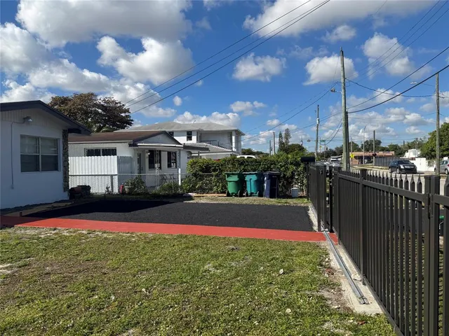 a view of a house with backyard and porch