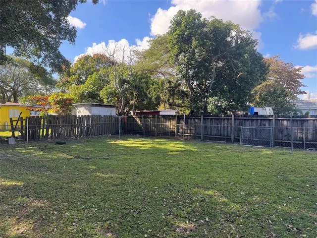a view of a yard with a trampoline