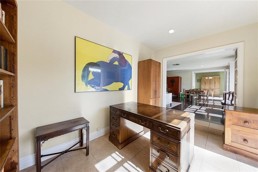 936 Birmingham Road Burbank, CA 91504 - Photo 12 of 33