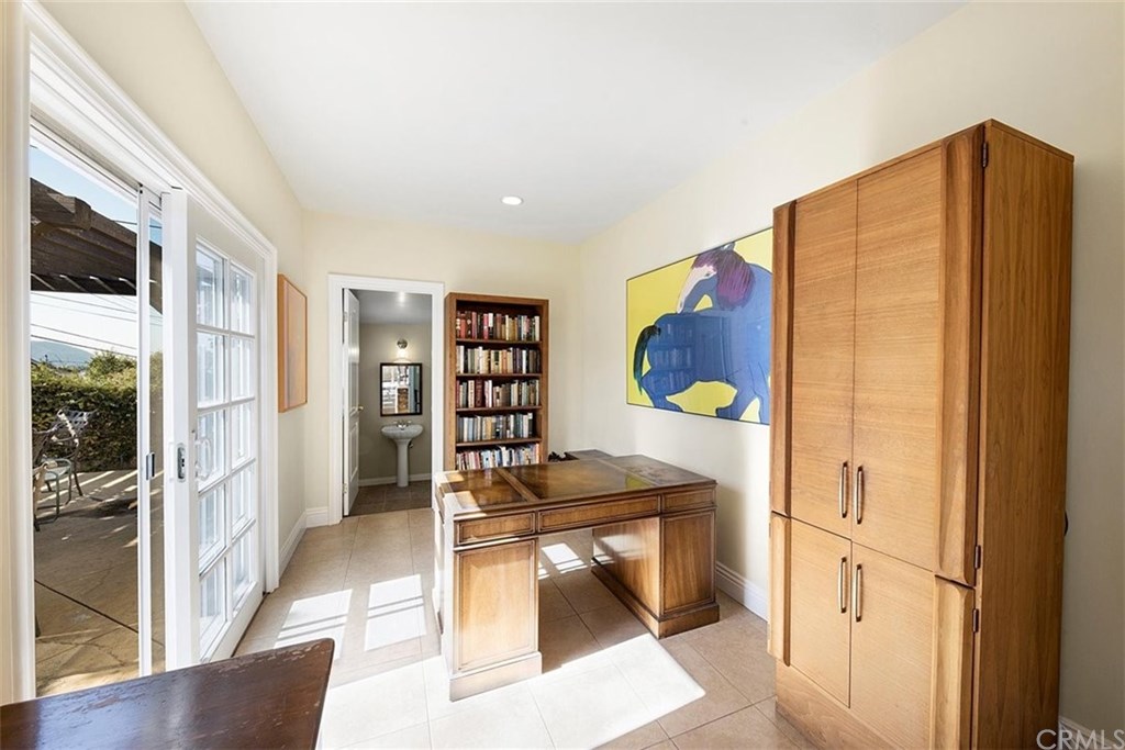 936 Birmingham Road Burbank, CA 91504 - Photo 13 of 33