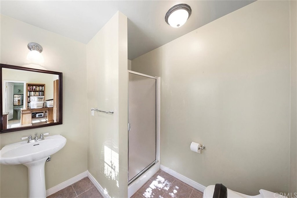 936 Birmingham Road Burbank, CA 91504 - Photo 14 of 33