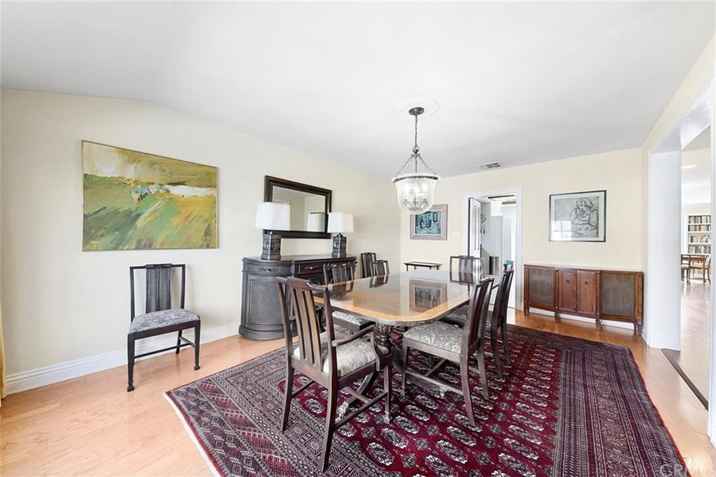 936 Birmingham Road Burbank, CA 91504 - Photo 16 of 33