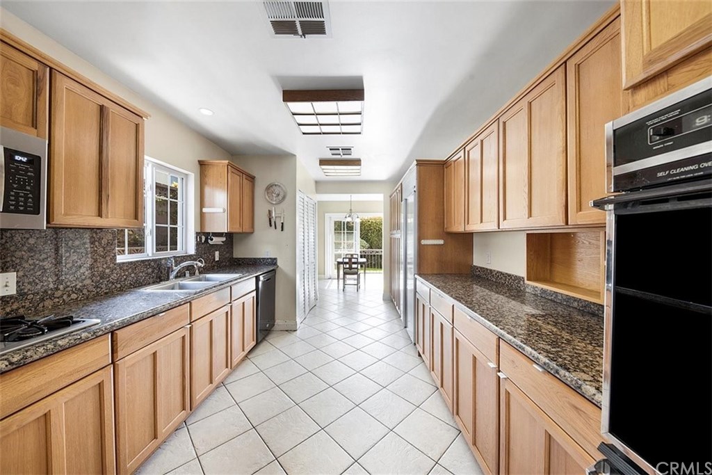 936 Birmingham Road Burbank, CA 91504 - Photo 20 of 33