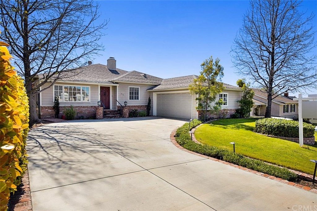 936 Birmingham Road Burbank, CA 91504 - Photo 3 of 33