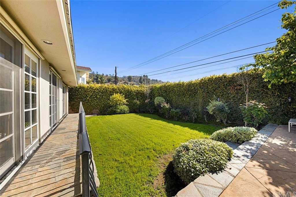 936 Birmingham Road Burbank, CA 91504 - Photo 30 of 33