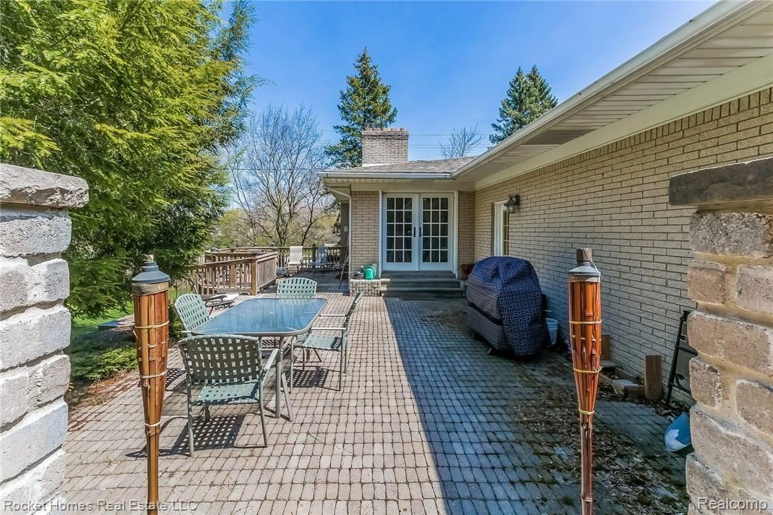 1012 Stellma Lane Rochester, MI 48309 - Photo 41 of 52 041-Patio-2675869-medium.jpg