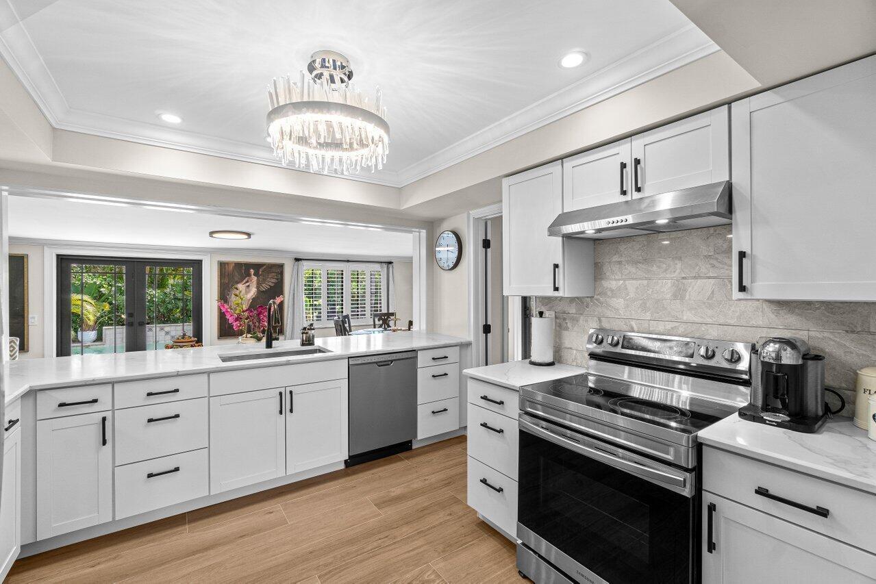 800 Southwest 5th Street Boca Raton, FL 33486 - Photo 15 of 37 Kitchen