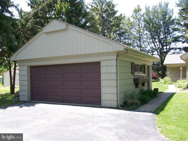 231 Landis Valley Road Lititz, PA 17543 - Photo 3 of 36