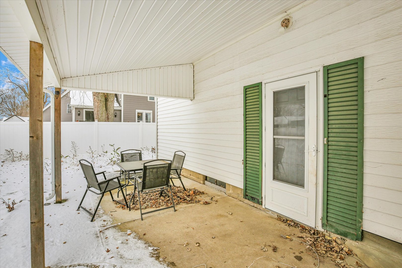 110 East Barker Street Tuscola, IL 61953 - Photo 27 of 32 a view of a chairs and table in the balcony