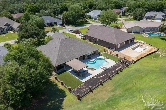 a view of a livingroom with closet