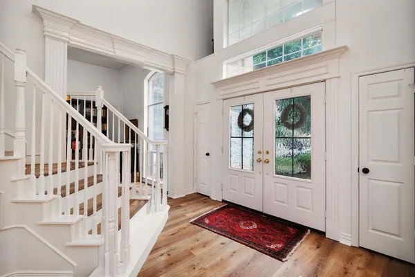 a view of entryway with a front door