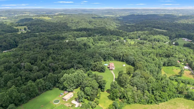a view of a house with backyard and garden