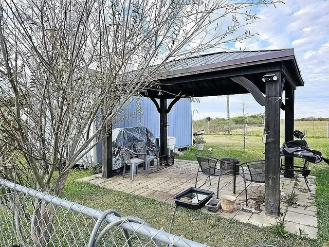 a view of deck with patio table and chairs