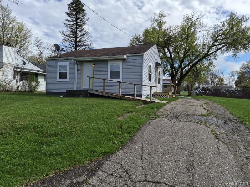 1233 Coldwater Road Flint, MI 48505 - Photo 1 of 22
