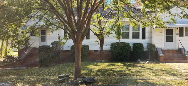 a view of a house with a yard
