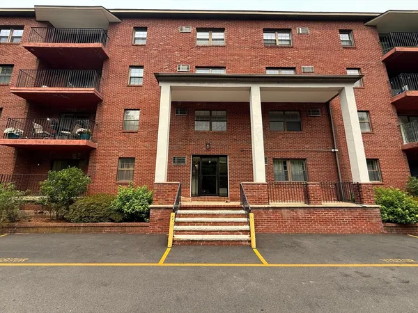 $2,800 | 16 Winter Street, Unit 33C, Waltham, MA 02451