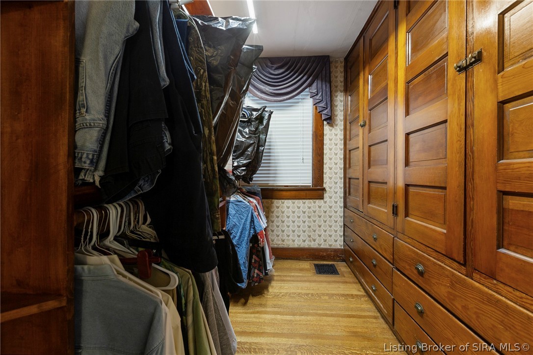922 East Spring Street New Albany, IN 47150 - Photo 52 of 67 Large Walk In Closet