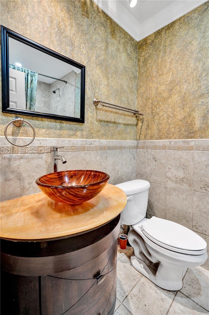11201 Southwest 13th Street, Unit 204 Pembroke Pines, FL 33025 - Photo 27 of 33 a bathroom with a sink and a mirror