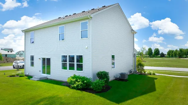 a view of a house with backyard