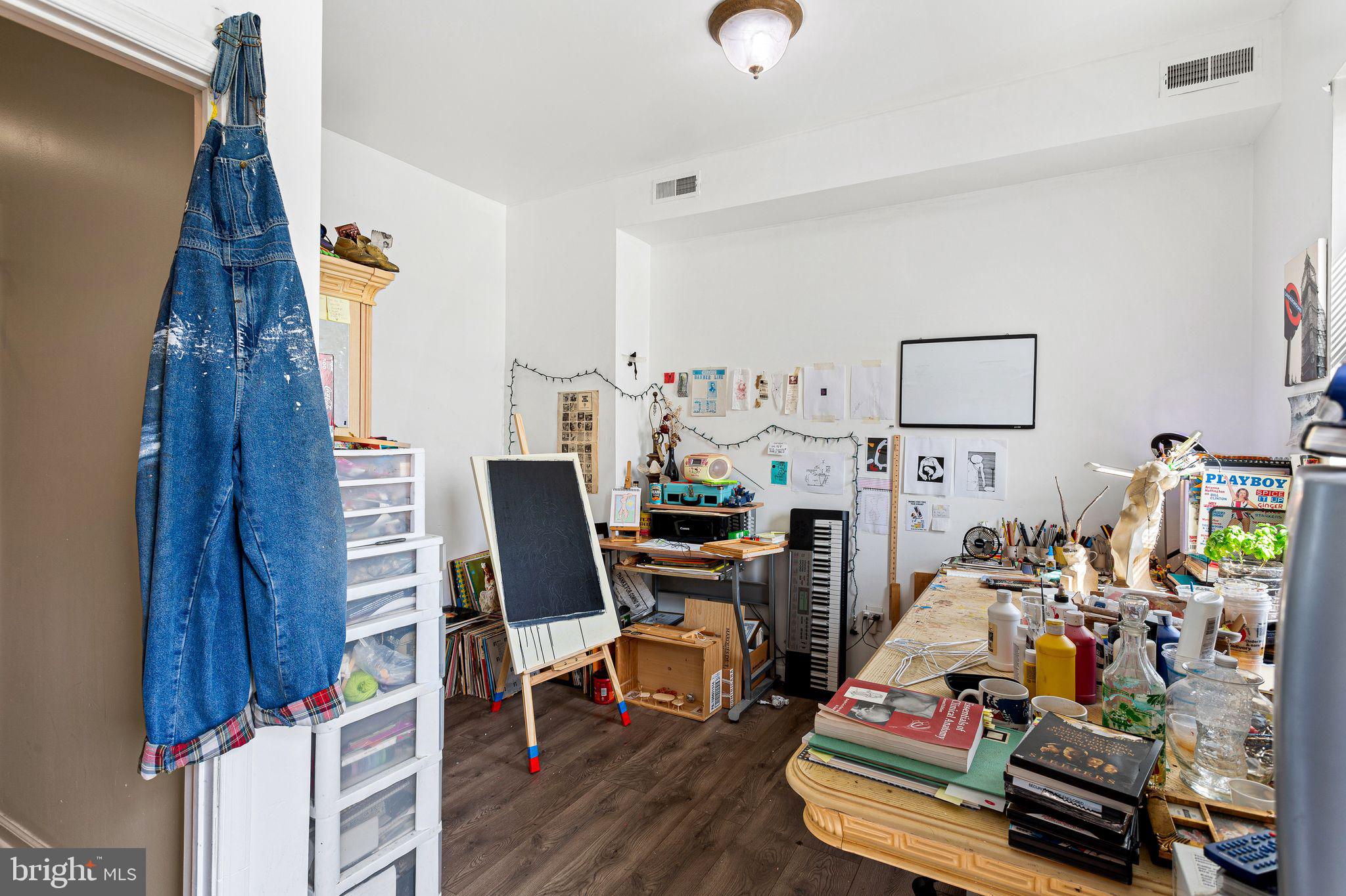 1910 North 17th Street Philadelphia, PA 19121 - Photo 4 of 14 Creative haven for artistic minds.