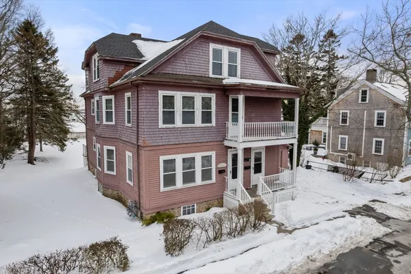 $2,350 | 25-27 Lafayette Street, Unit U2, Fairhaven, MA 02719