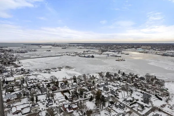 $2,350 | 25-27 Lafayette Street, Unit U2, Fairhaven, MA 02719