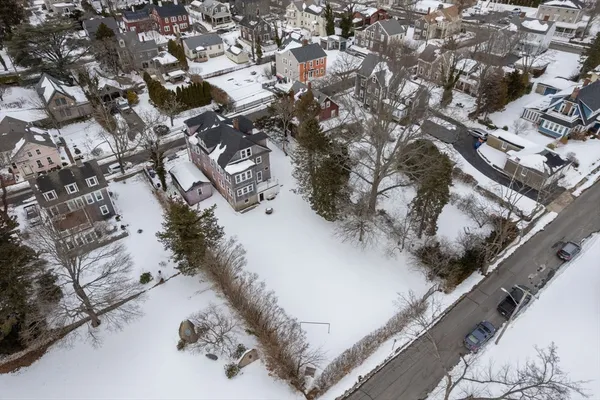 $2,350 | 25-27 Lafayette Street, Unit U2, Fairhaven, MA 02719