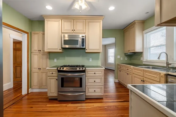 $2,350 | 25-27 Lafayette Street, Unit U2, Fairhaven, MA 02719