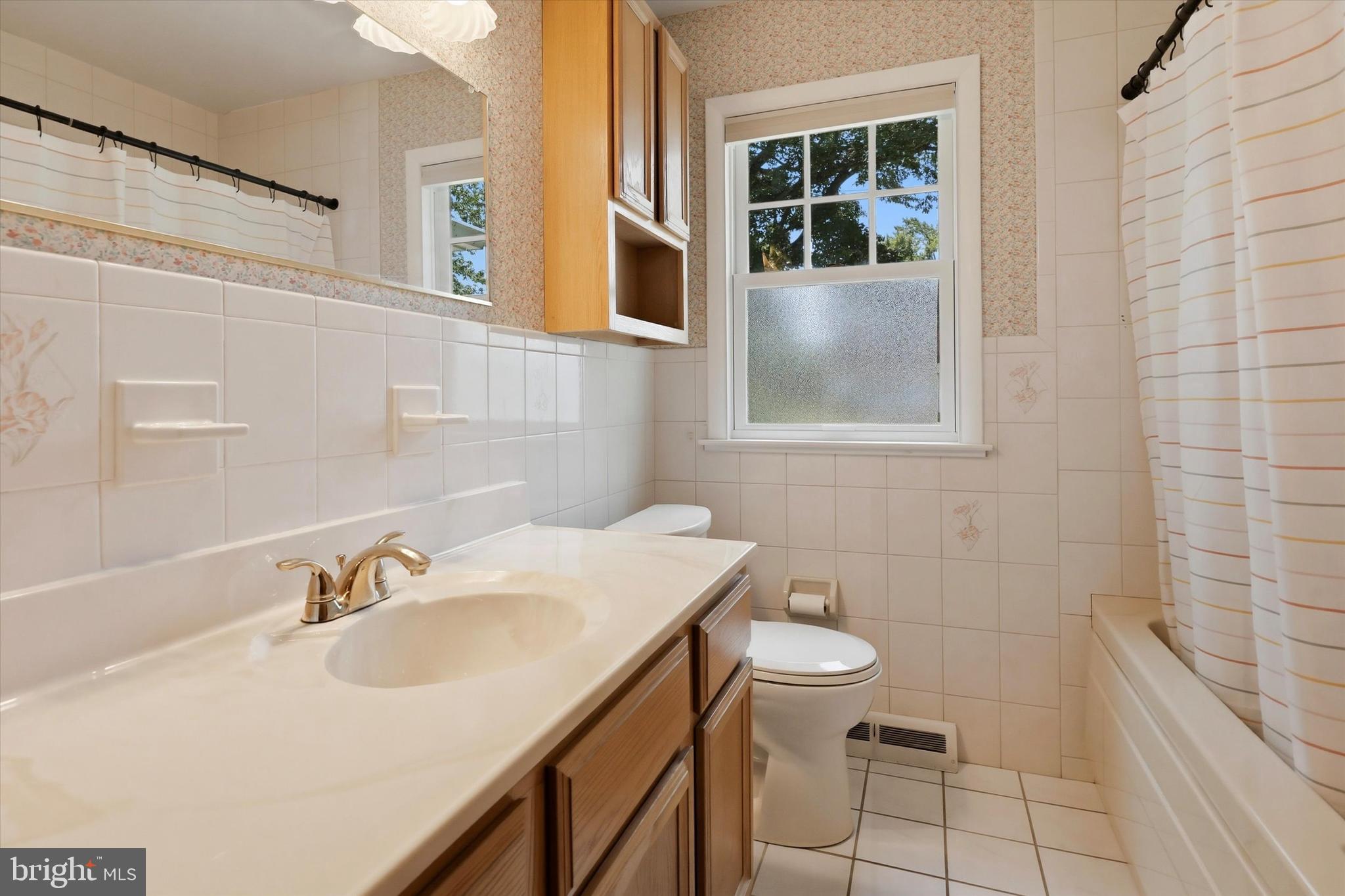 18 Rockland Road Ewing, NJ 08638 - Photo 11 of 24 First Floor Full Bath