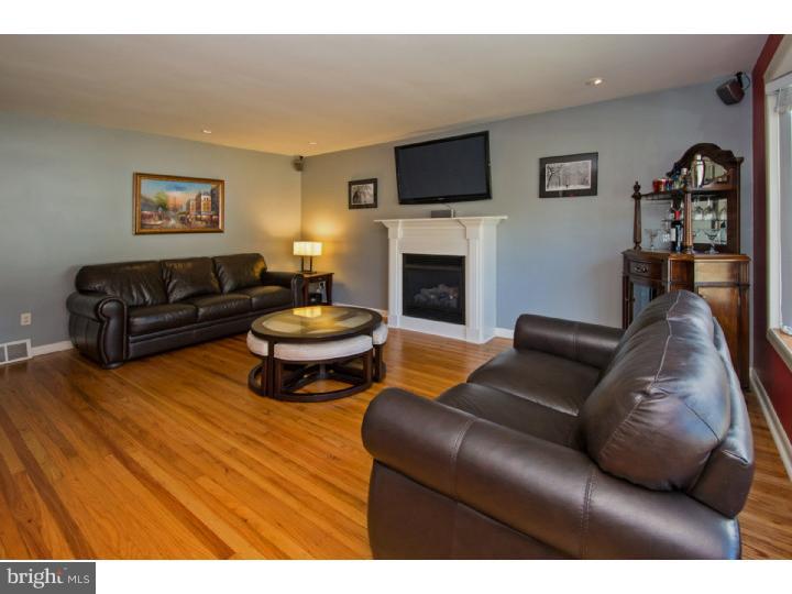 247 Buckboard Road Willow Grove, PA 19090 - Photo 7 of 25 Living Room