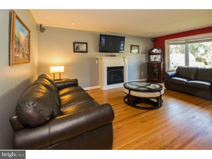 247 Buckboard Road Willow Grove, PA 19090 - Photo 9 of 25 Living Room