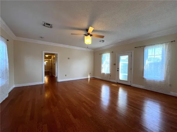 $385,000 | 4504 Lakewood Drive, Metairie, LA 70002