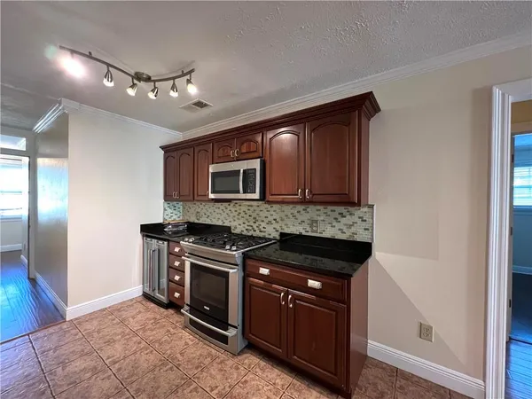 $385,000 | 4504 Lakewood Drive, Metairie, LA 70002