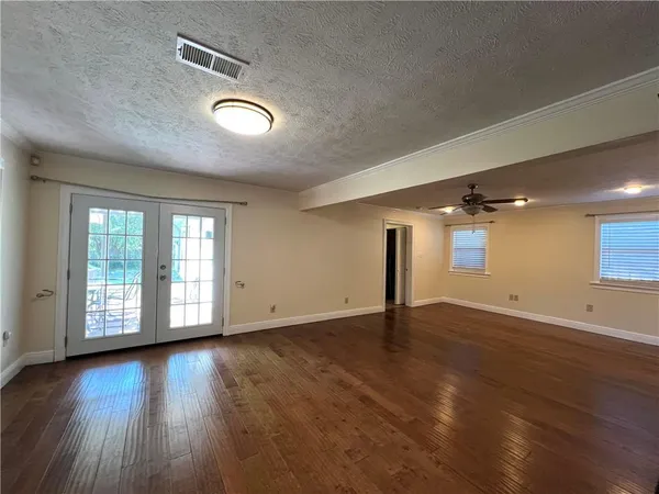$385,000 | 4504 Lakewood Drive, Metairie, LA 70002