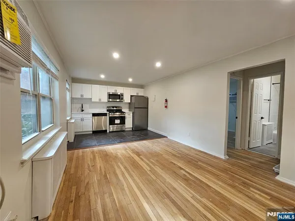 $2,925 | 628 Grand Avenue, Unit C, Leonia, NJ 07605