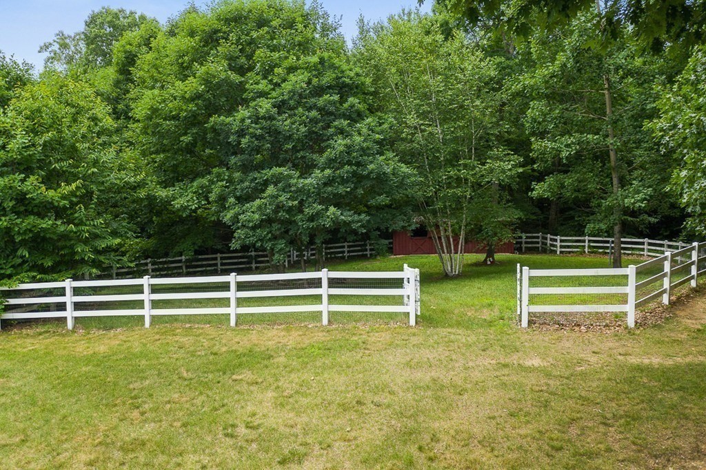 37 Chickering Road Spencer, MA 01562 - Photo 1 of 2 Gallery Image 1