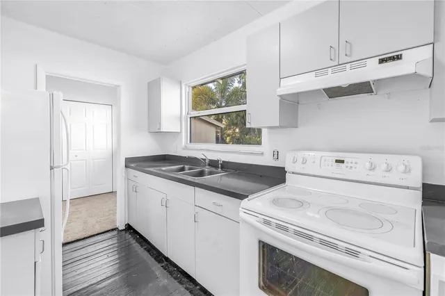 $700,000 | 1012 Granville Court North, St. Petersburg, FL 33701