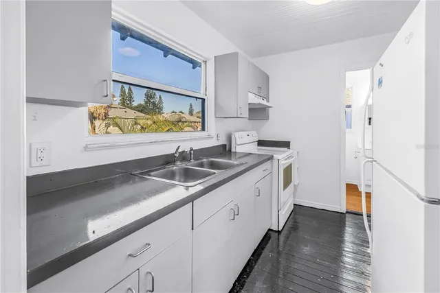 $700,000 | 1012 Granville Court North, St. Petersburg, FL 33701