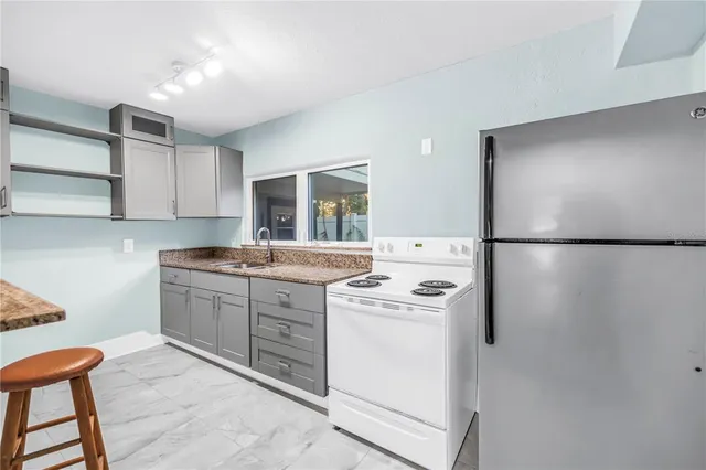 $700,000 | 1012 Granville Court North, St. Petersburg, FL 33701