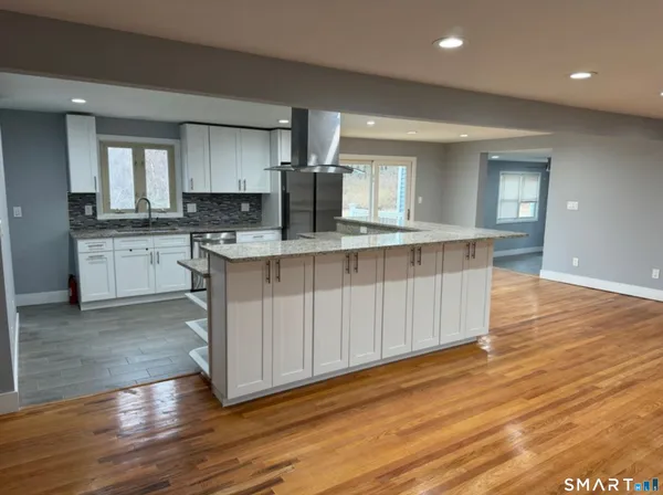 $3,900 | 16 Wedgewood Drive, Woodbridge, CT 06525
