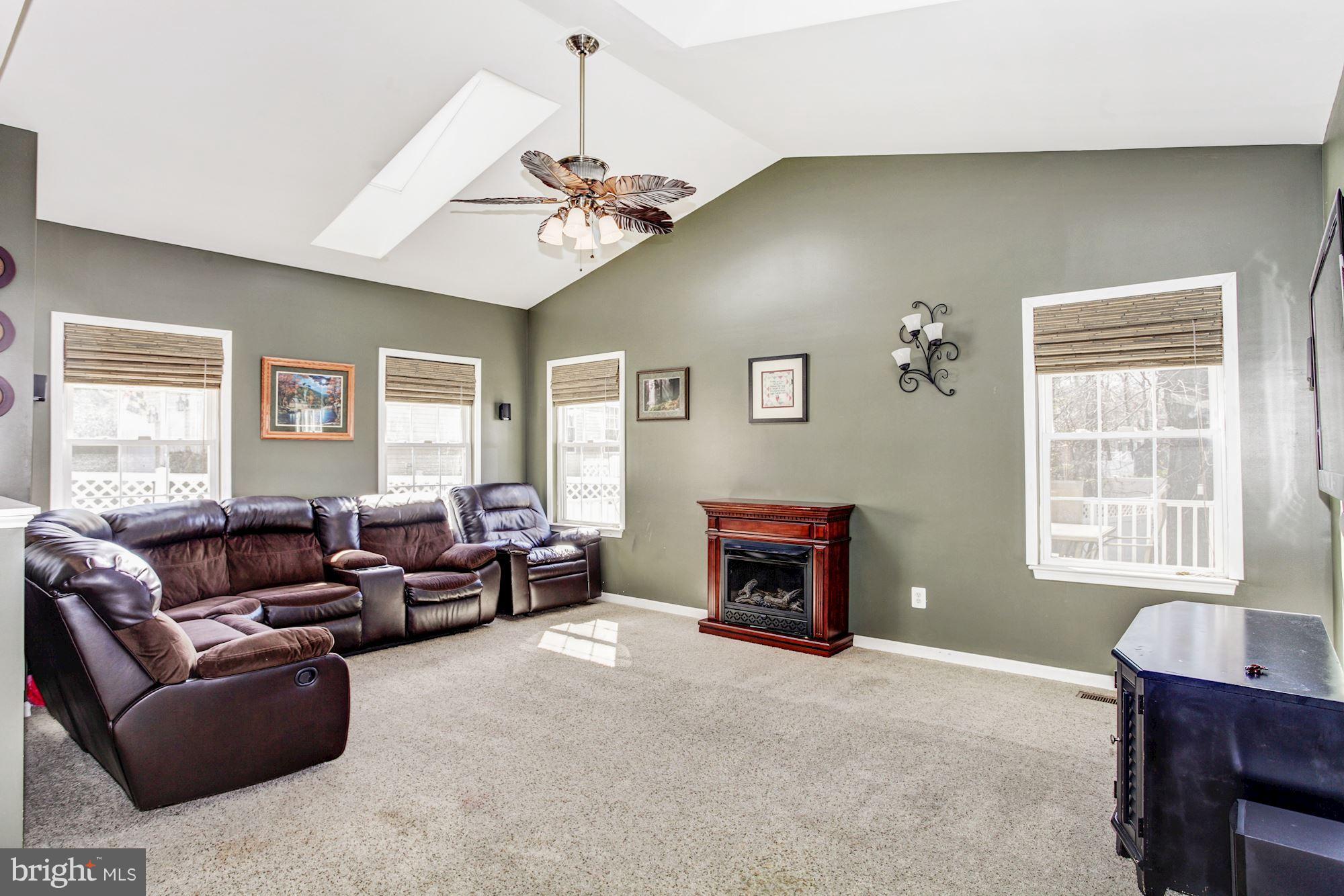 4003 Brummel Road Pasadena, MD 21122 - Photo 9 of 30 Family Room