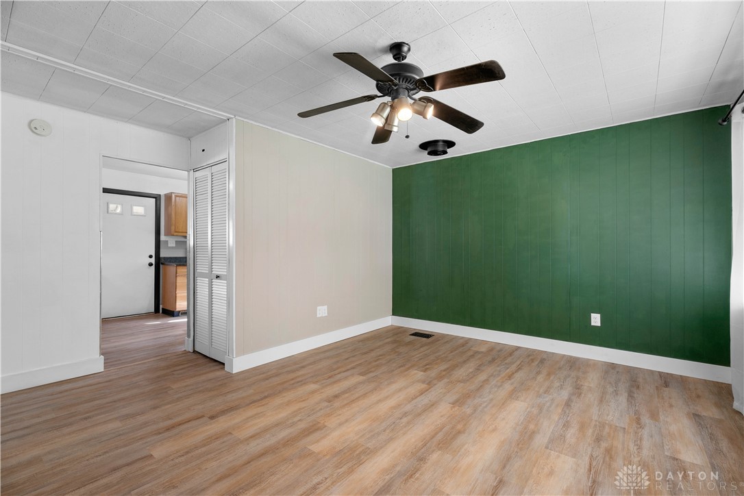 5581 Sharp Road Riverside, OH 45432 - Photo 4 of 19 Livingroom