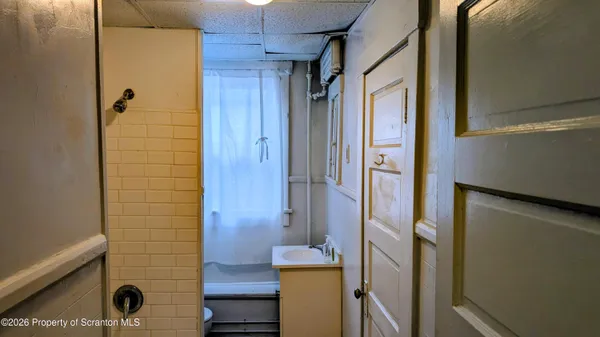 $1,250 | 1411 North Washington Avenue, Unit B2, Scranton, PA 18509