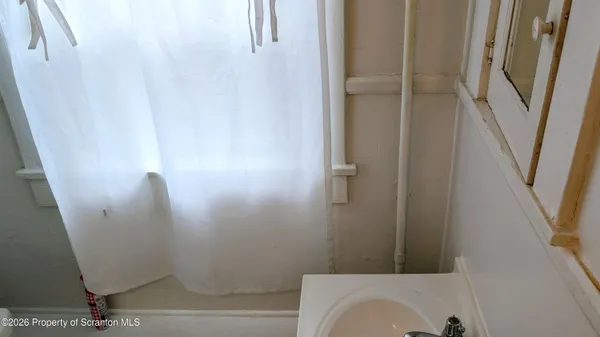 $1,250 | 1411 North Washington Avenue, Unit B2, Scranton, PA 18509