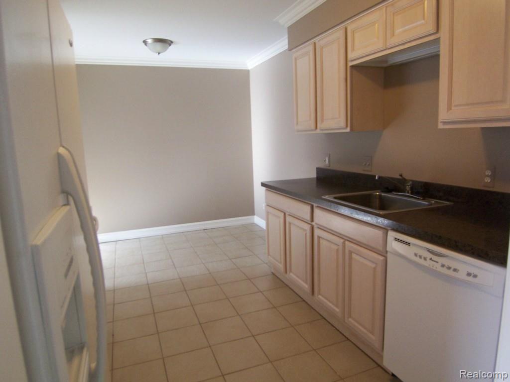519 University Drive, Unit 1407 Rochester, MI 48307 - Photo 2 of 14