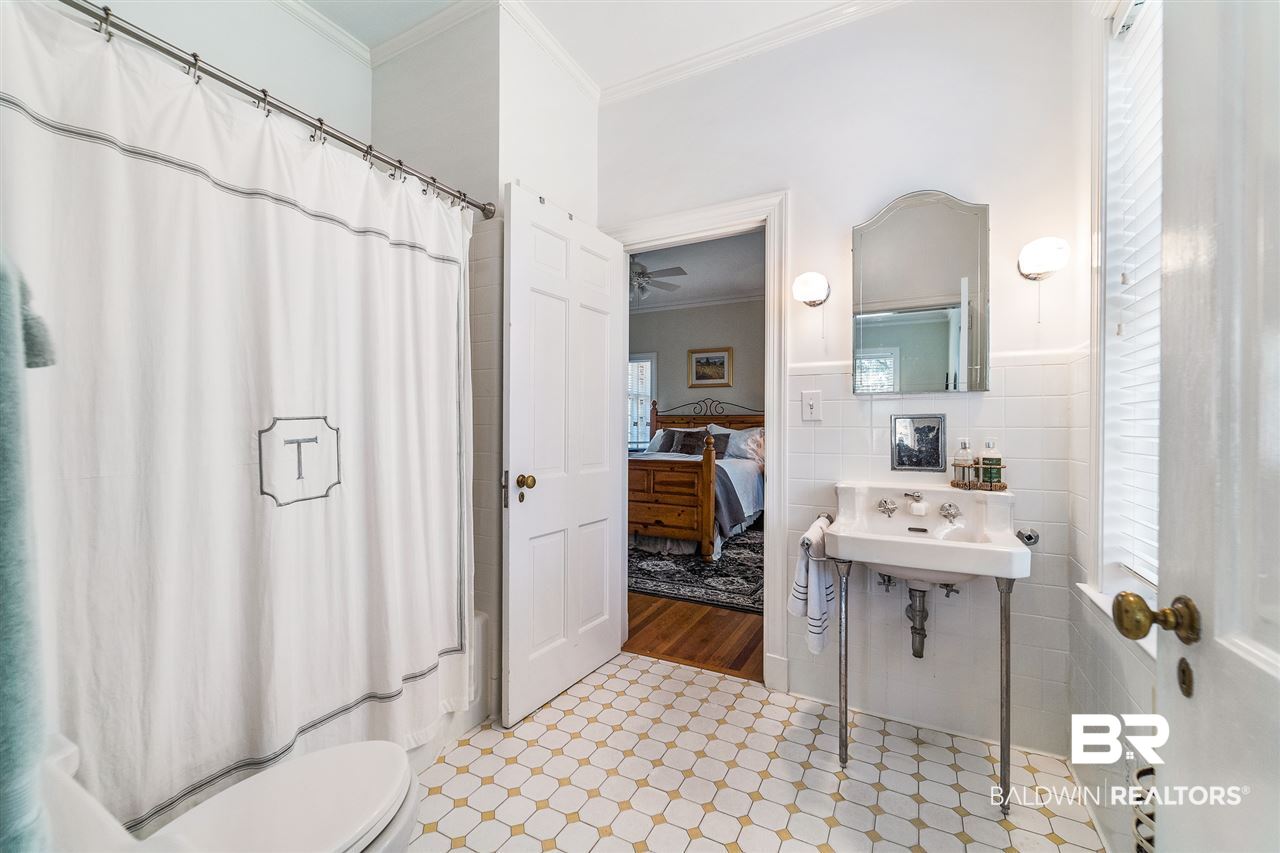 1912 Dauphin Street Mobile, AL 36606 - Photo 30 of 40