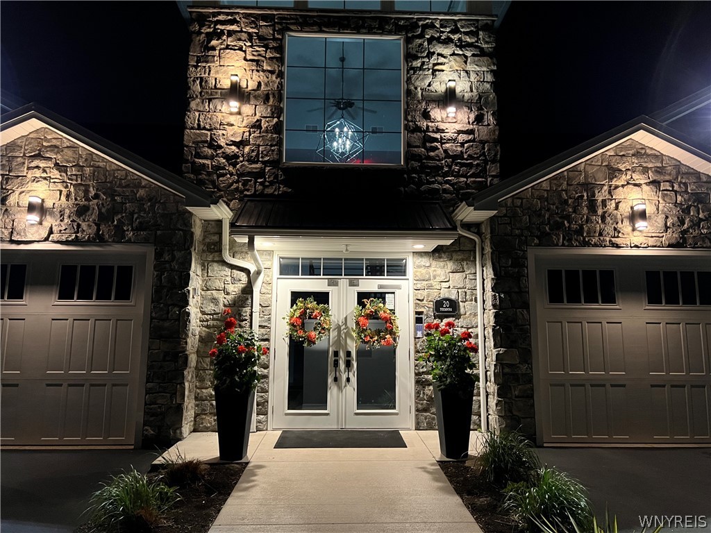 Gorgeous lighted entry