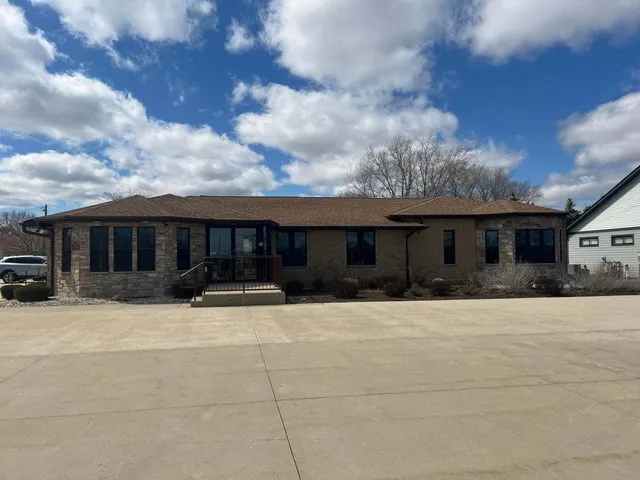 $3,500 | 4824 Green Bay Road, Kenosha, WI 53144