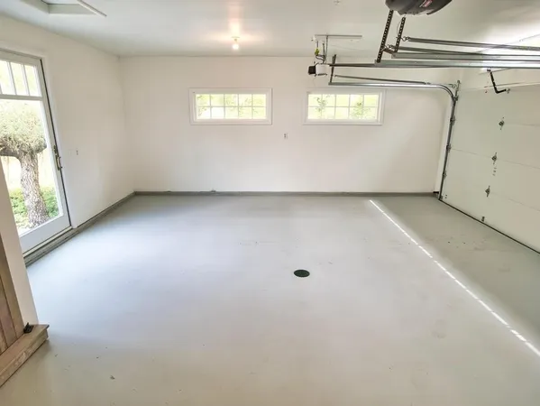 $1,250,000 | 58 Leonard Drive, Tiverton, RI 02878